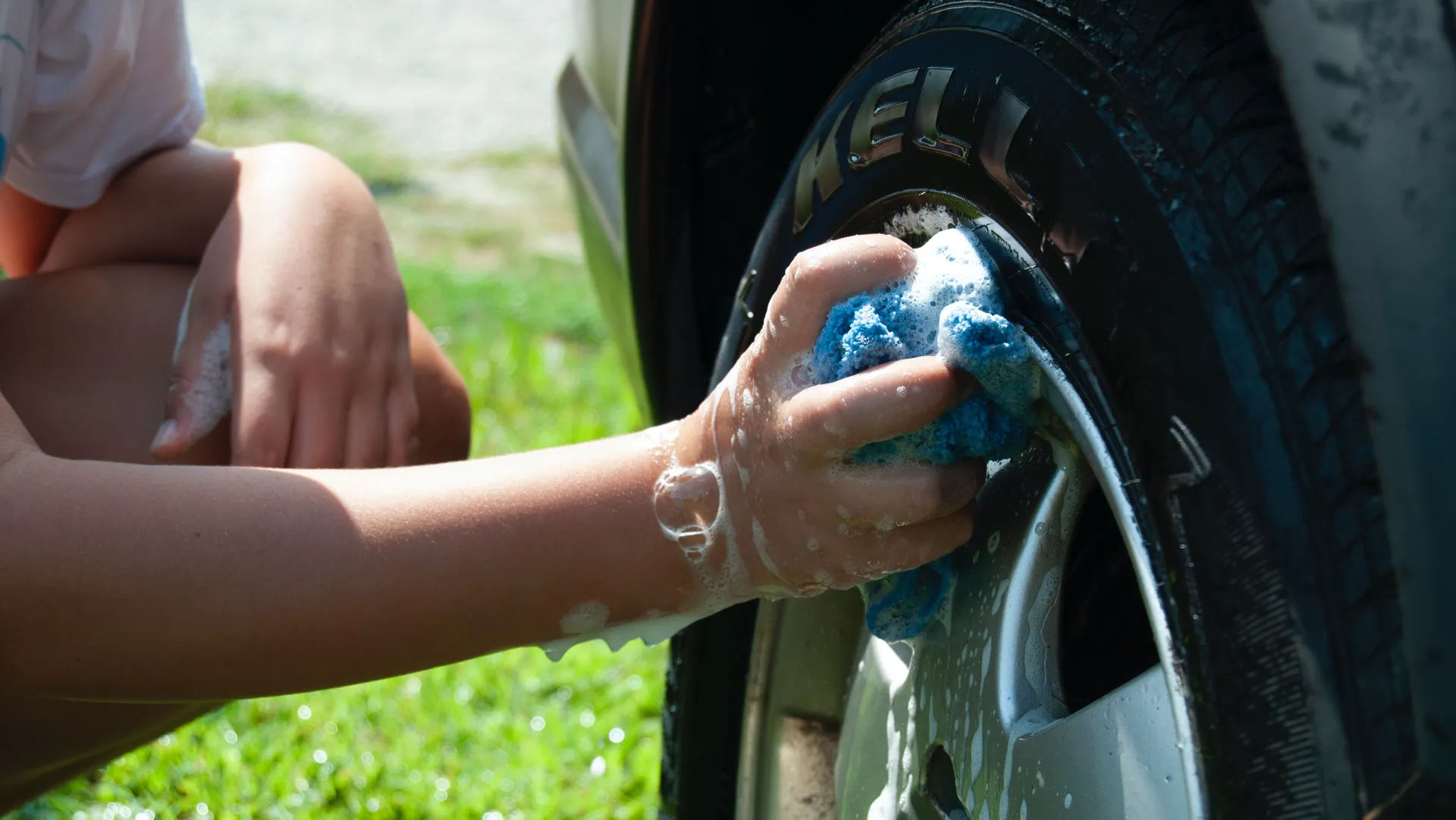 Read more about the article Die richtige Autopflege – warum sie so wichtig ist und wie sie den Wert Ihres Autos beeinflusst